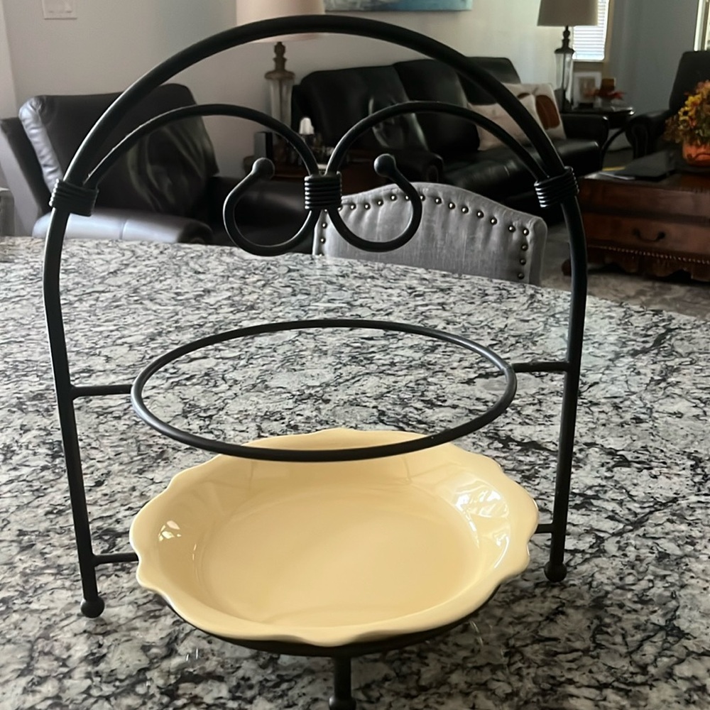 Southern Living Tiered plate holder